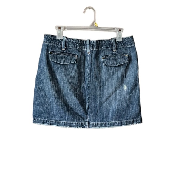 Vintage 2006 Gap Denim distressed mini skirt. Size 8 - Picture 2 of 4